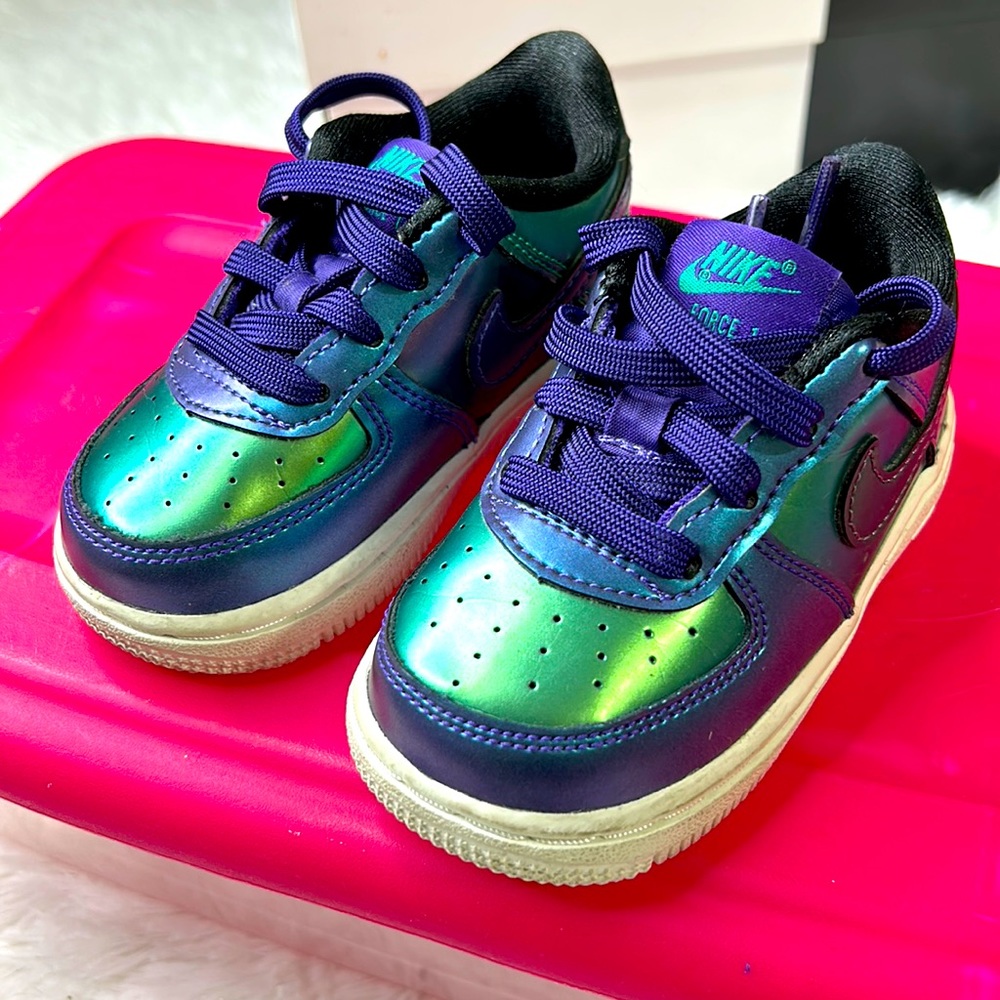 NIKE Sneakers